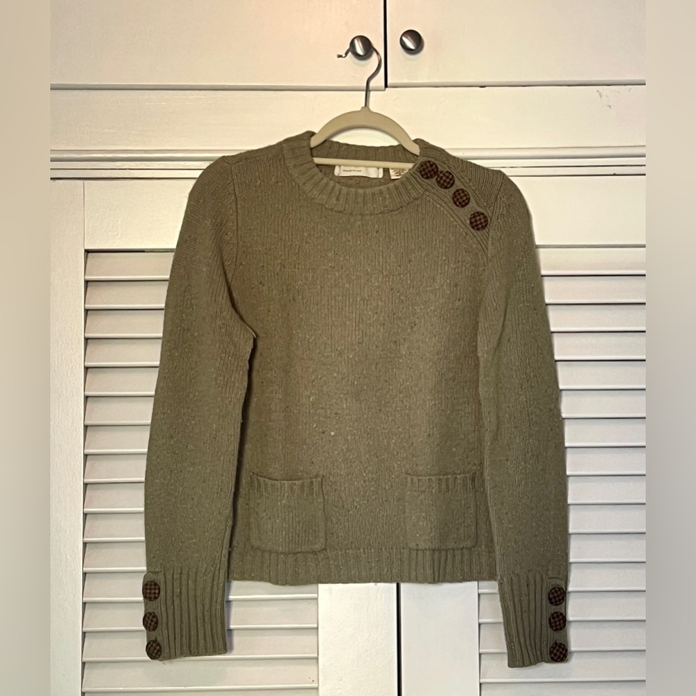 Anthropologie Sleeping on Snow Women's Button-Detail Sweater. Olive green.